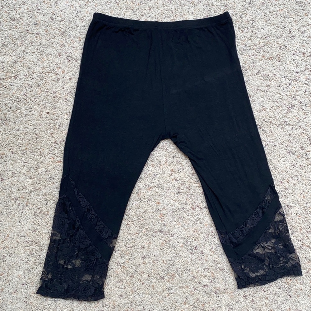 Women’s size14 Nextmia stretchy capris w/lace. - Picture 1 of 8